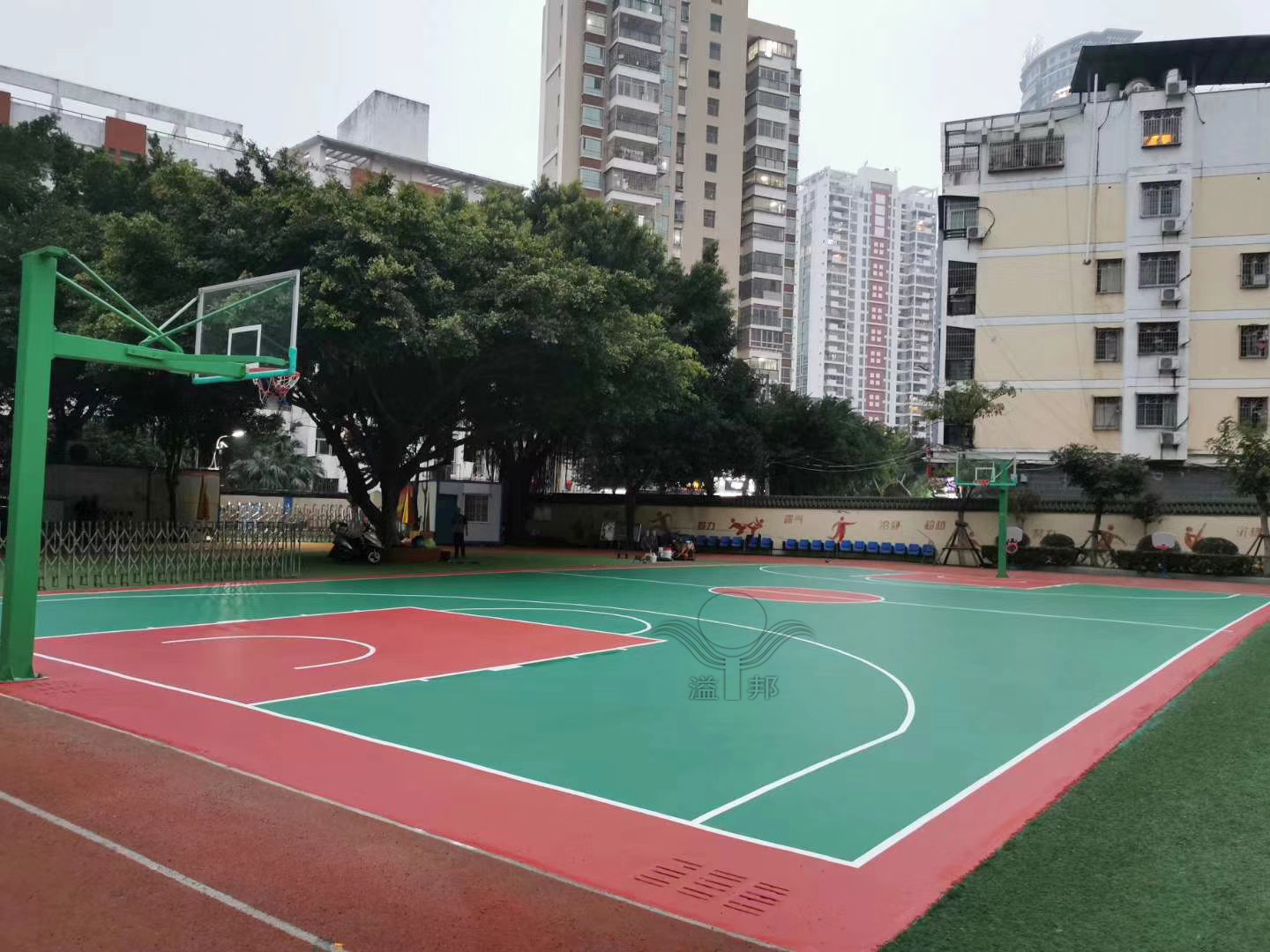 校園籃球場